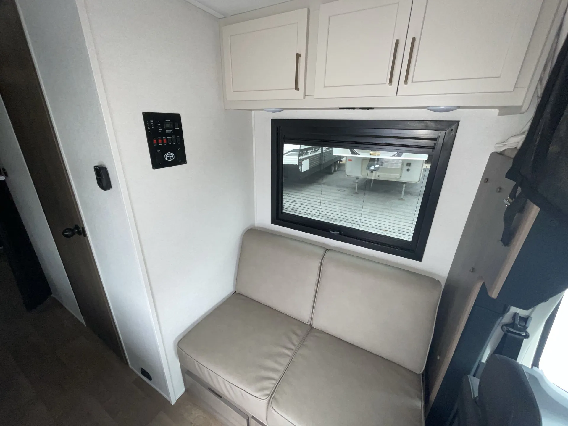 2027 East to West Alita 22NF — living area main