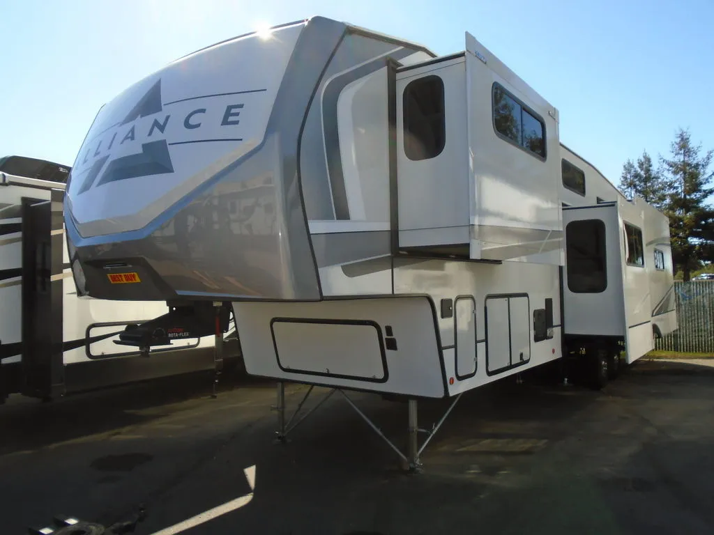 2024 Alliance RV Avenue 37MBR - Photo 2