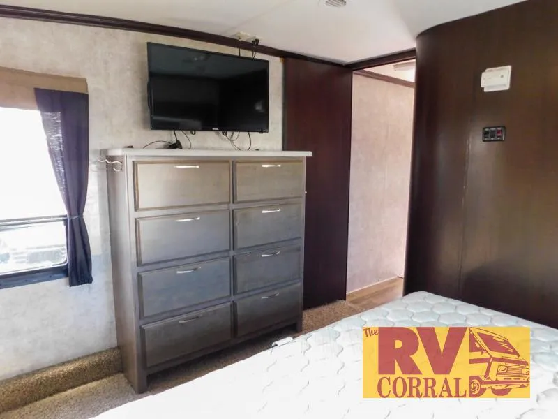 2016 Winnebago Industries Towables Voyage XLT 35RLXLT - Photo 2