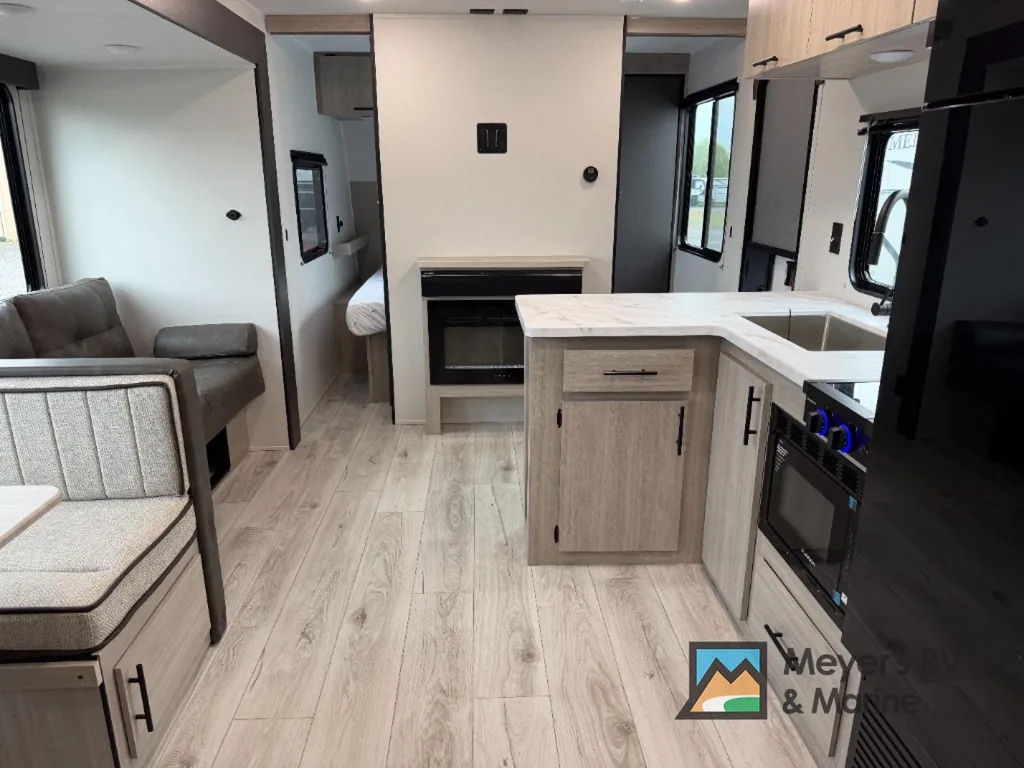2027 East to West Della Terra 280BH, Photos photo 7