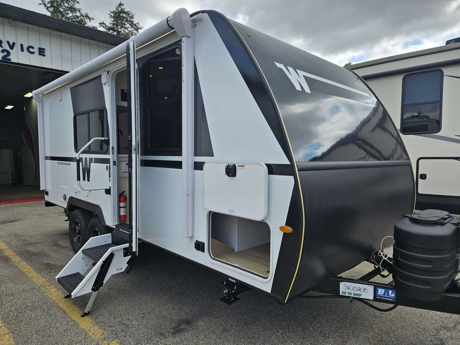 2026 Winnebago Micro Minnie 2108DS - Photo 2