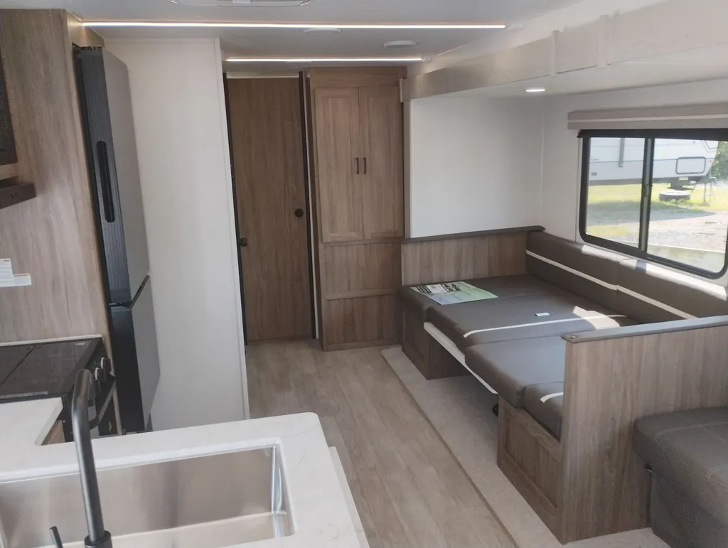 2026 Coachmen Freedom Express Select 30SE, Photos photo 17
