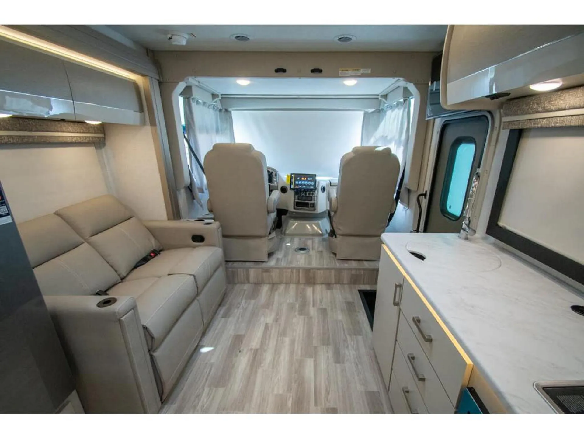 2026 Thor Motor Coach Axis 26.1 - Photo 3