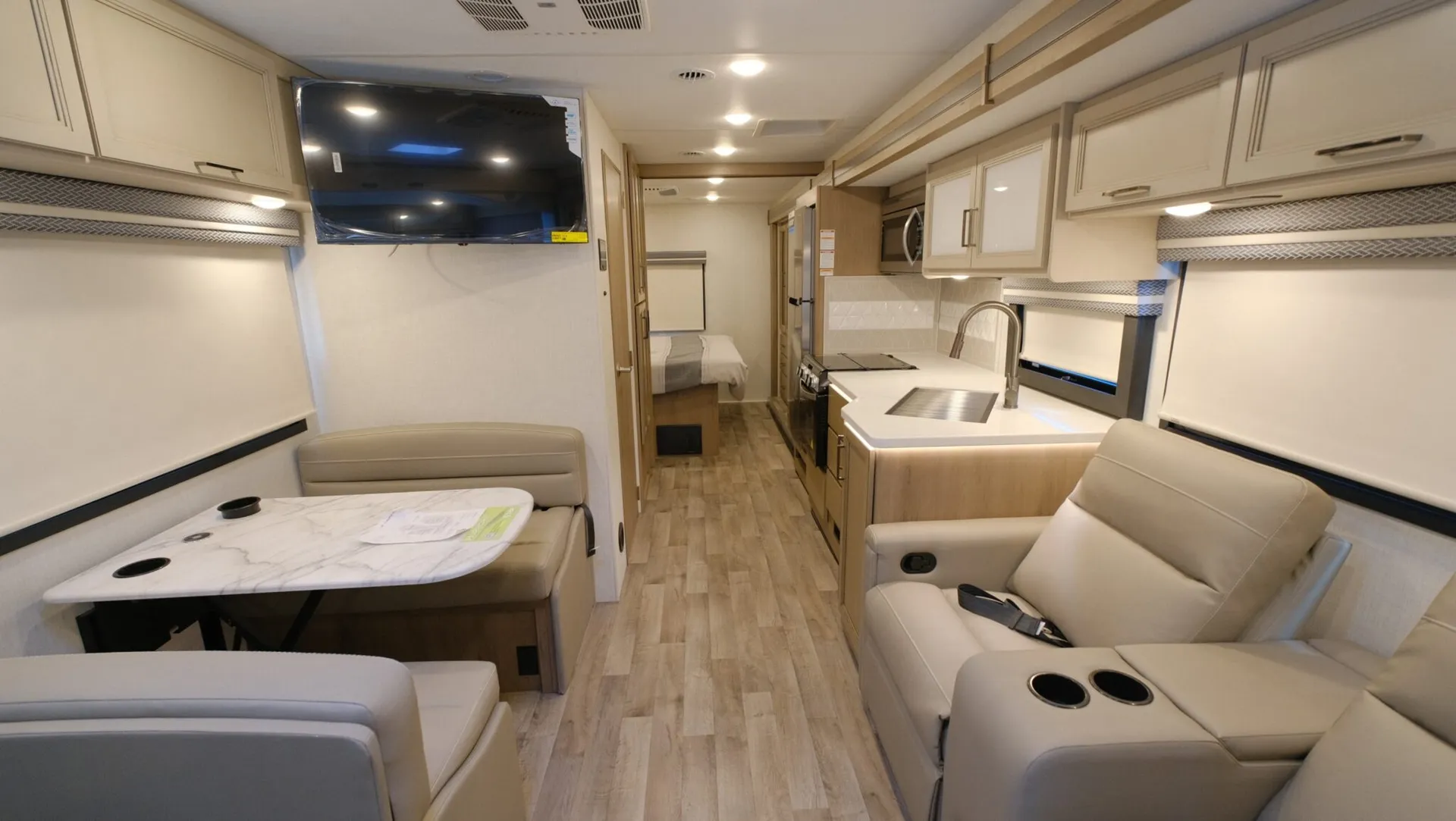 2026 Thor Motor Coach Hurricane 29L - Photo 3