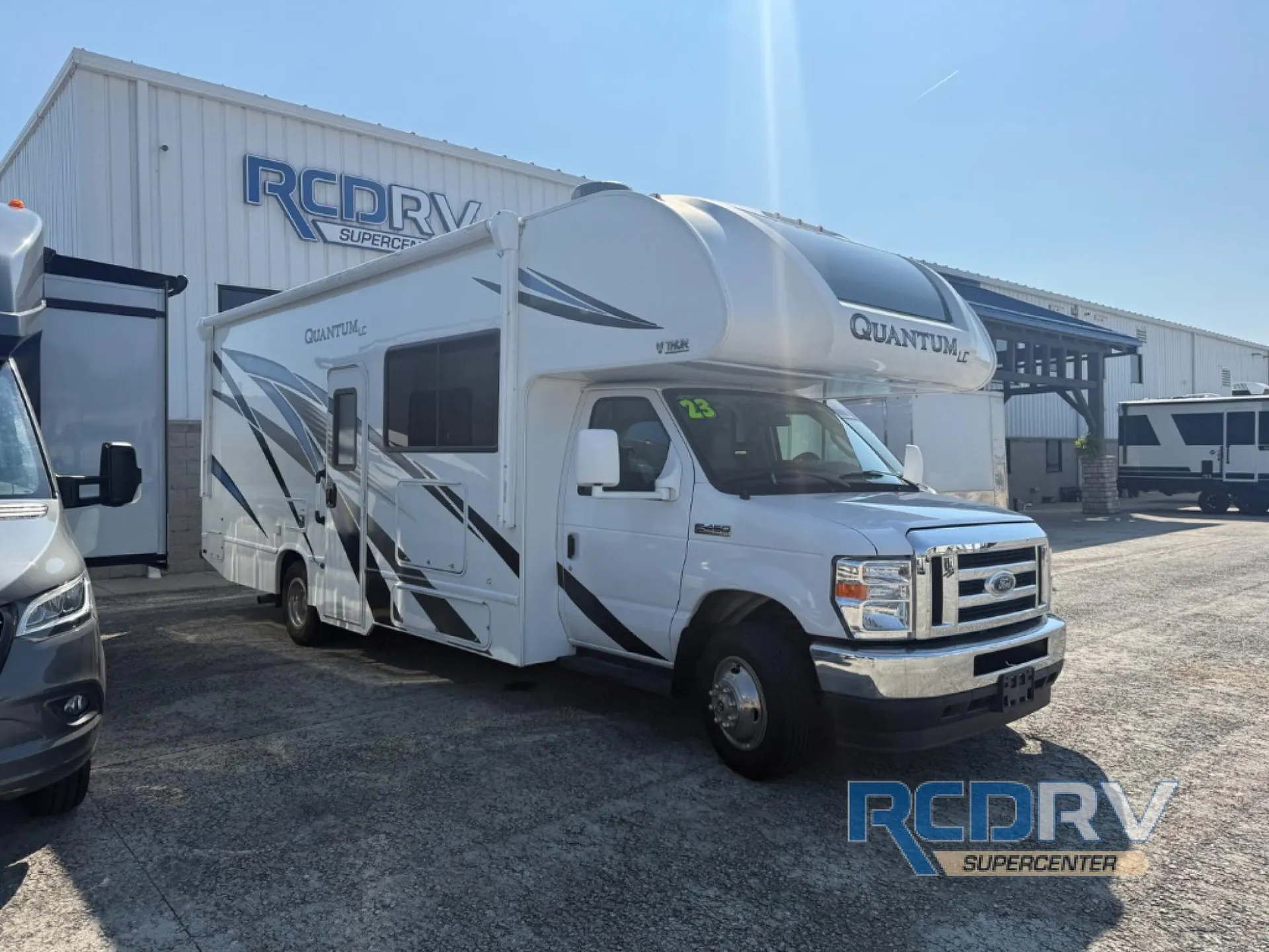 2023 Thor Motor Coach Quantum LC LC26 - Photo 2