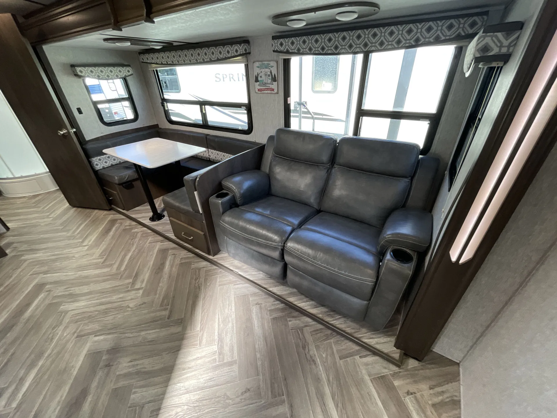 2020 Dutchmen Astoria 2773RB — living area main