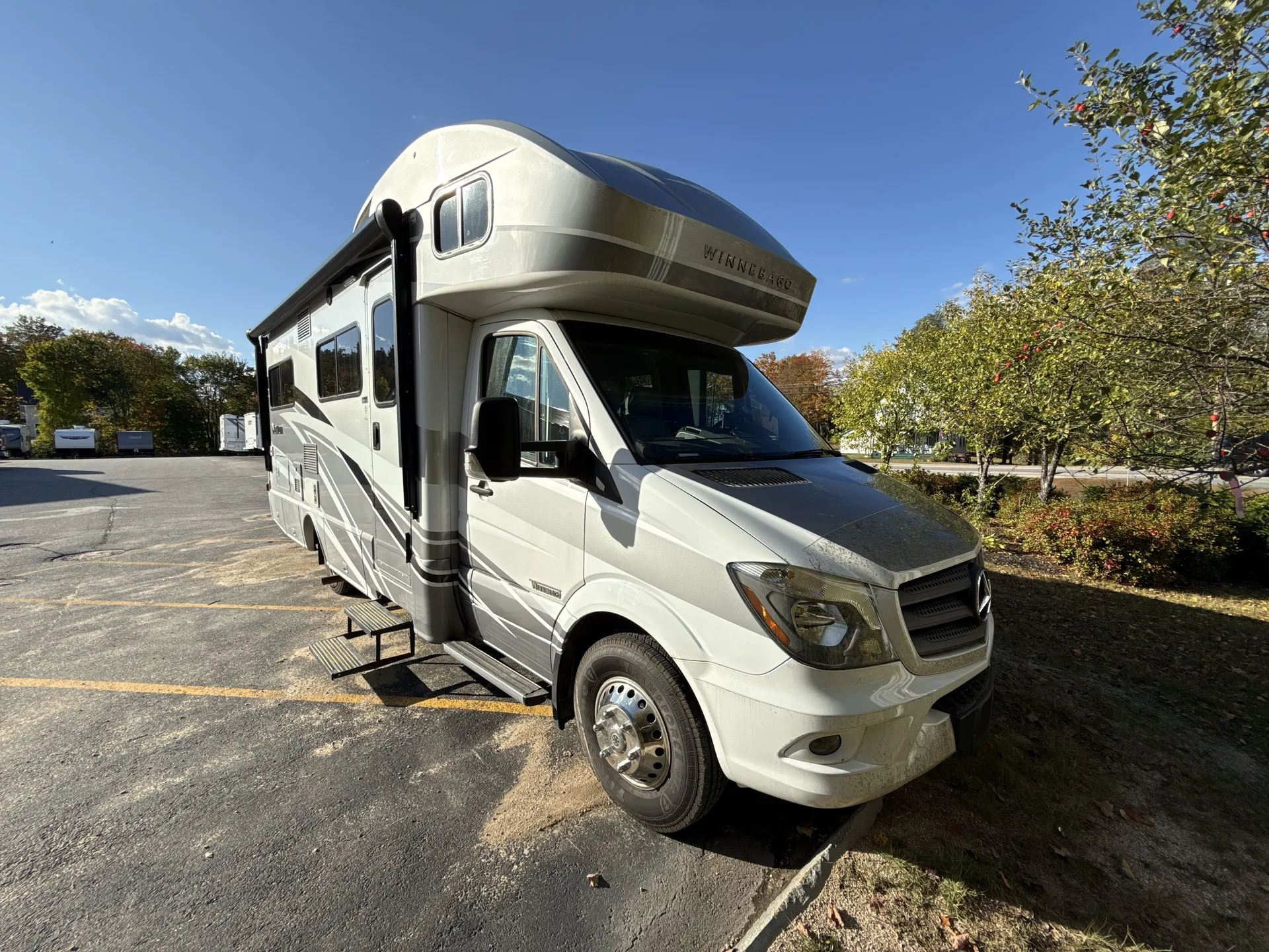 2016 Winnebago Navion 24J - Photo 2