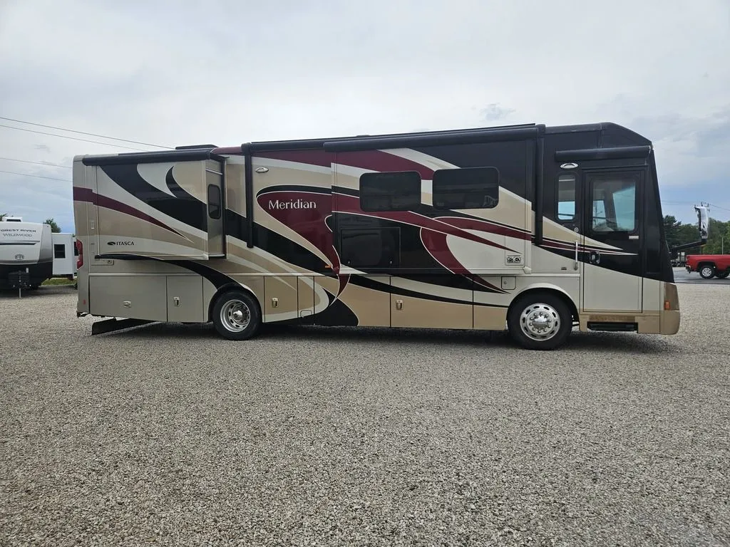 2014 Itasca Meridian 34B - Main photo