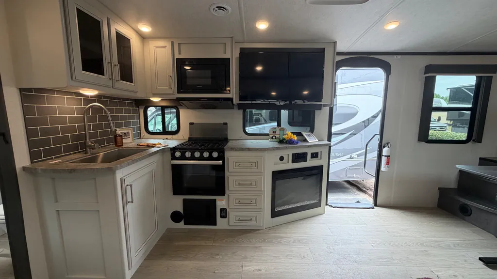 2024 Keystone Cougar Half-Ton 30BHS, Photos photo 9