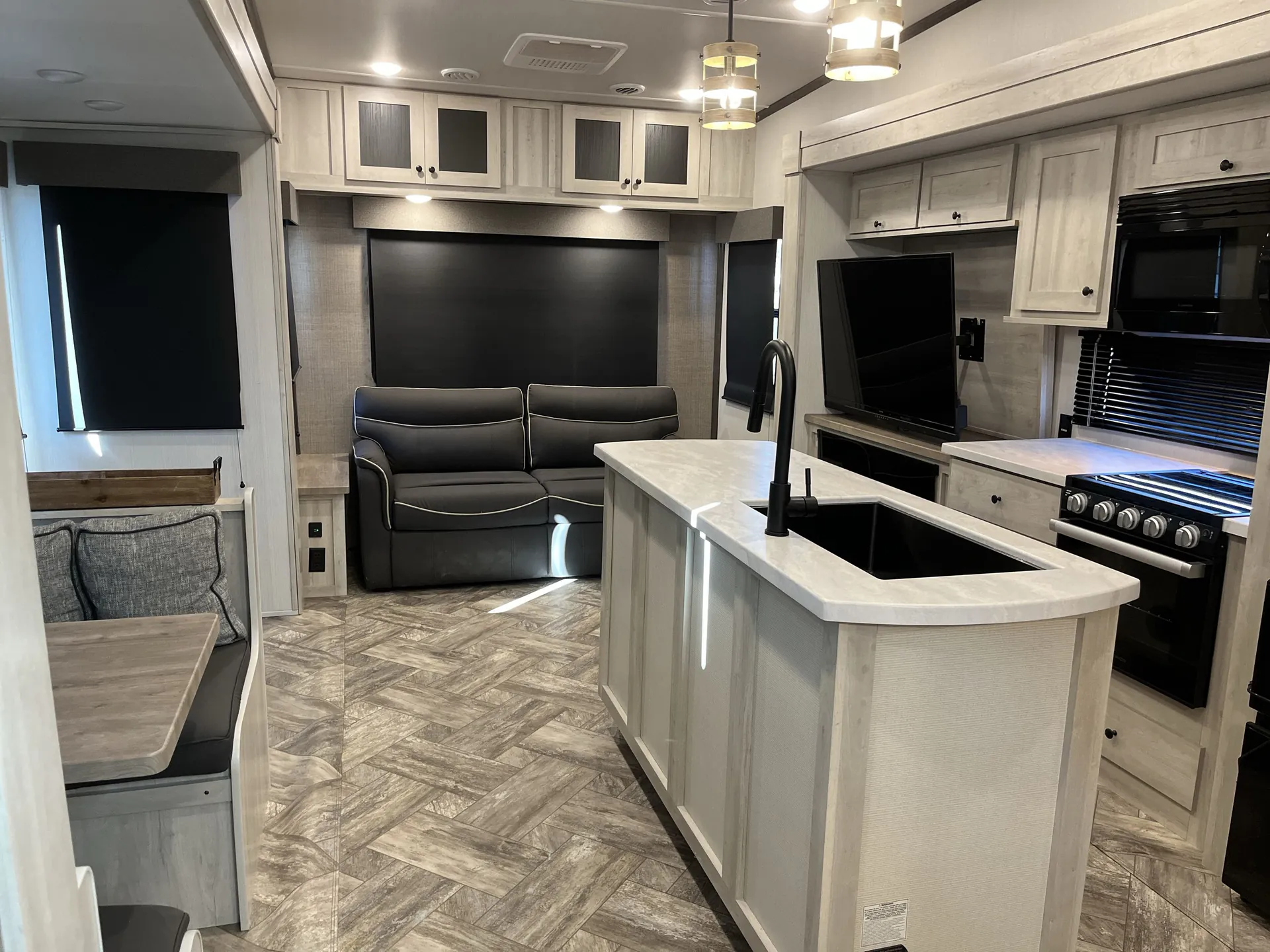 2023 Forest River Wildcat 290RLW — living area main