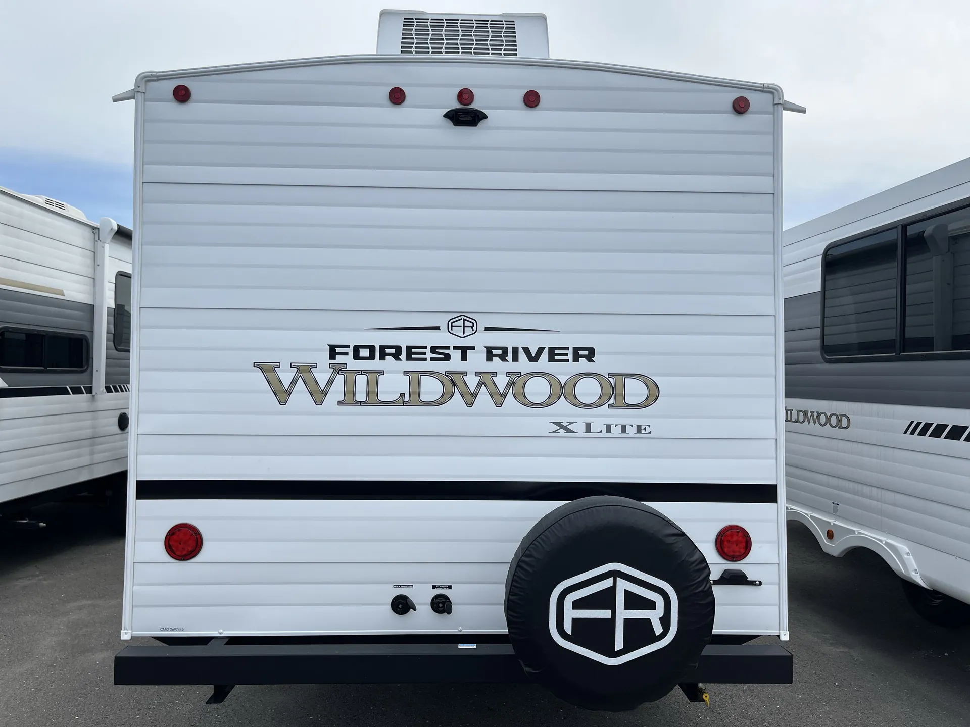2027 Forest River Wildwood X-Lite 273QBXL — backside