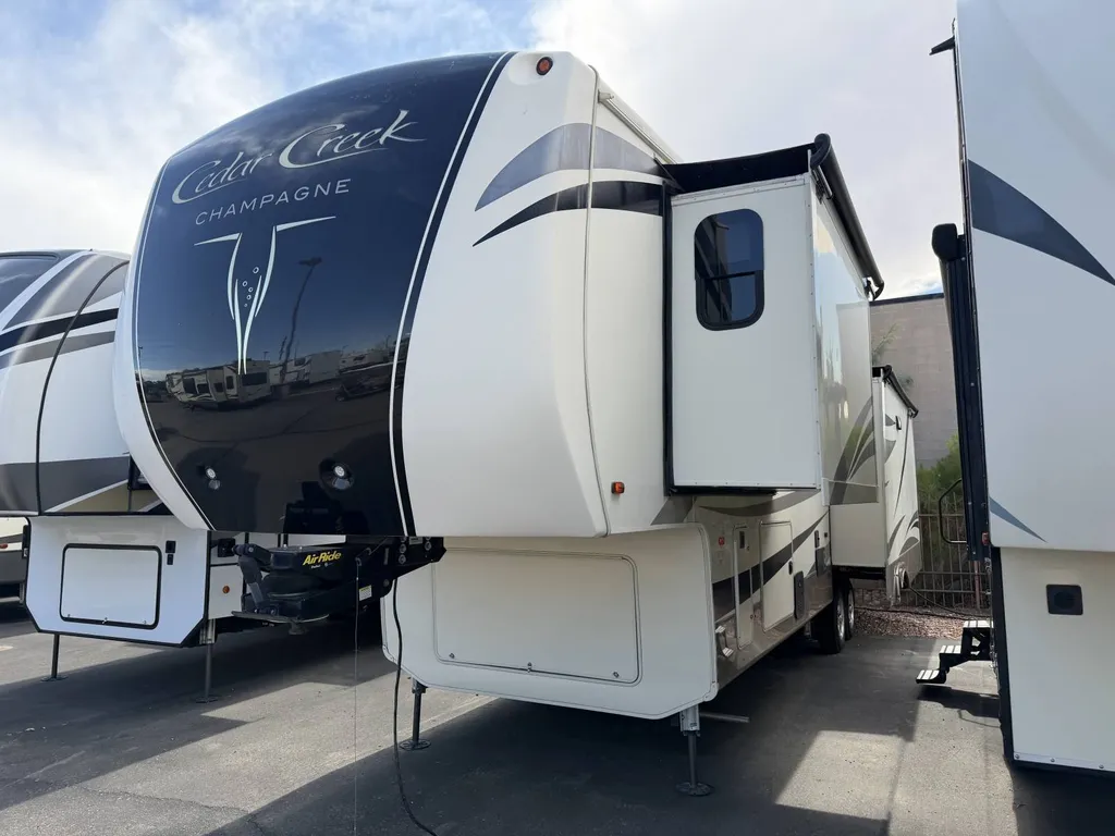 2019 Forest River Cedar Creek Champagne Edition 38EL, Photos photo 2