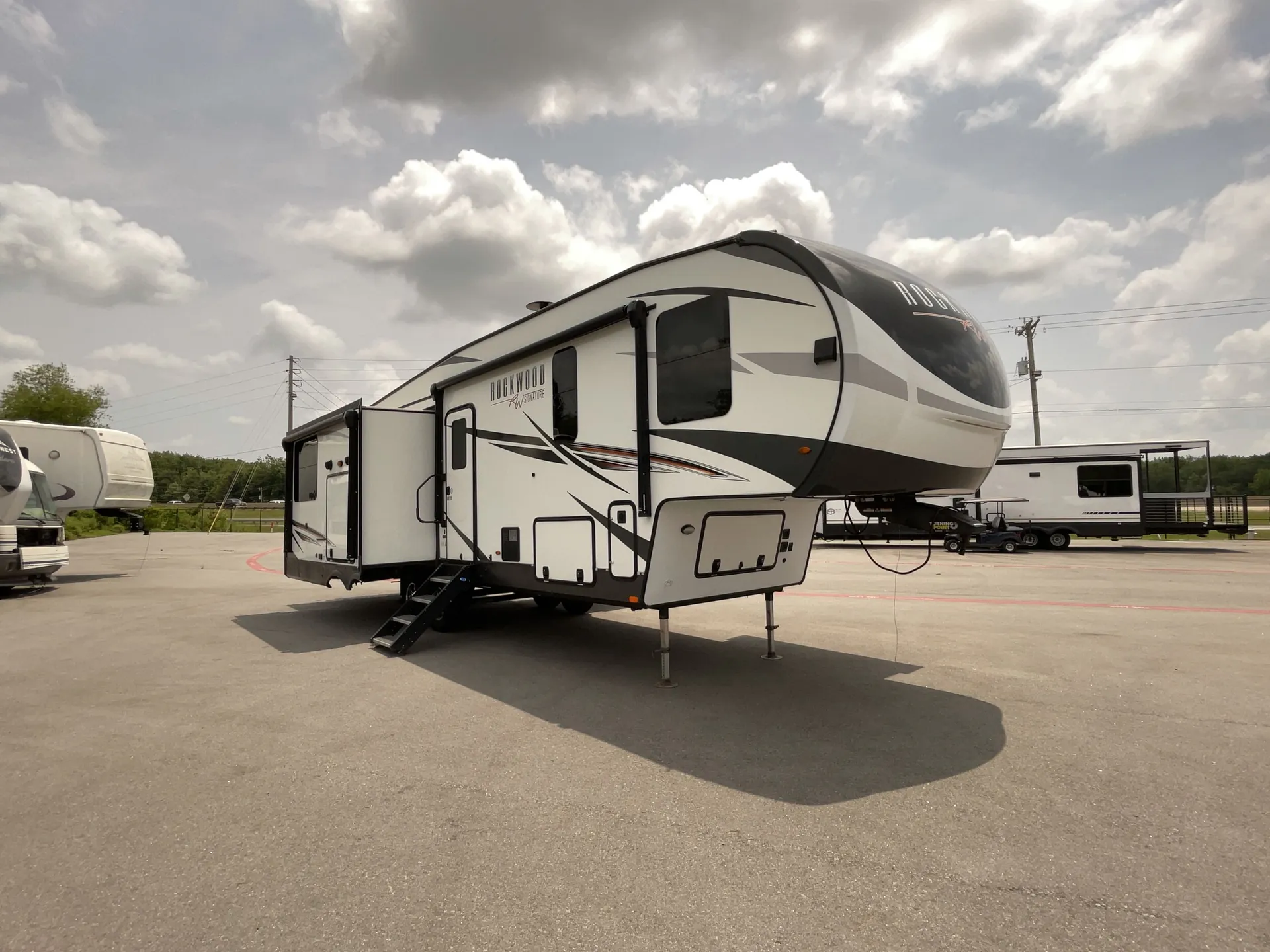 2021 Forest River Rockwood Signature Ultra Lite 8291RK - Photo 2