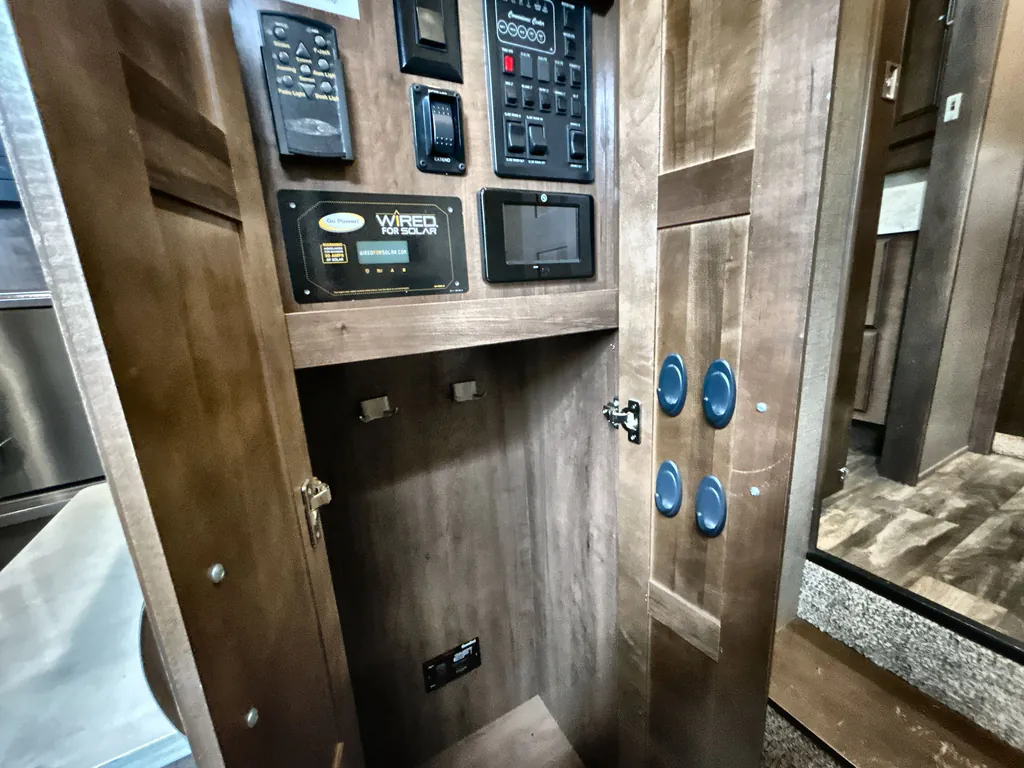 2019 Forest River Cedar Creek Champagne Edition 38EL, Photos photo 14