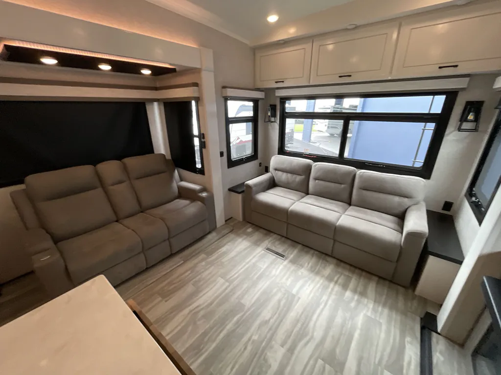 2024 Jayco Pinnacle 36FBTS, Photos photo 2