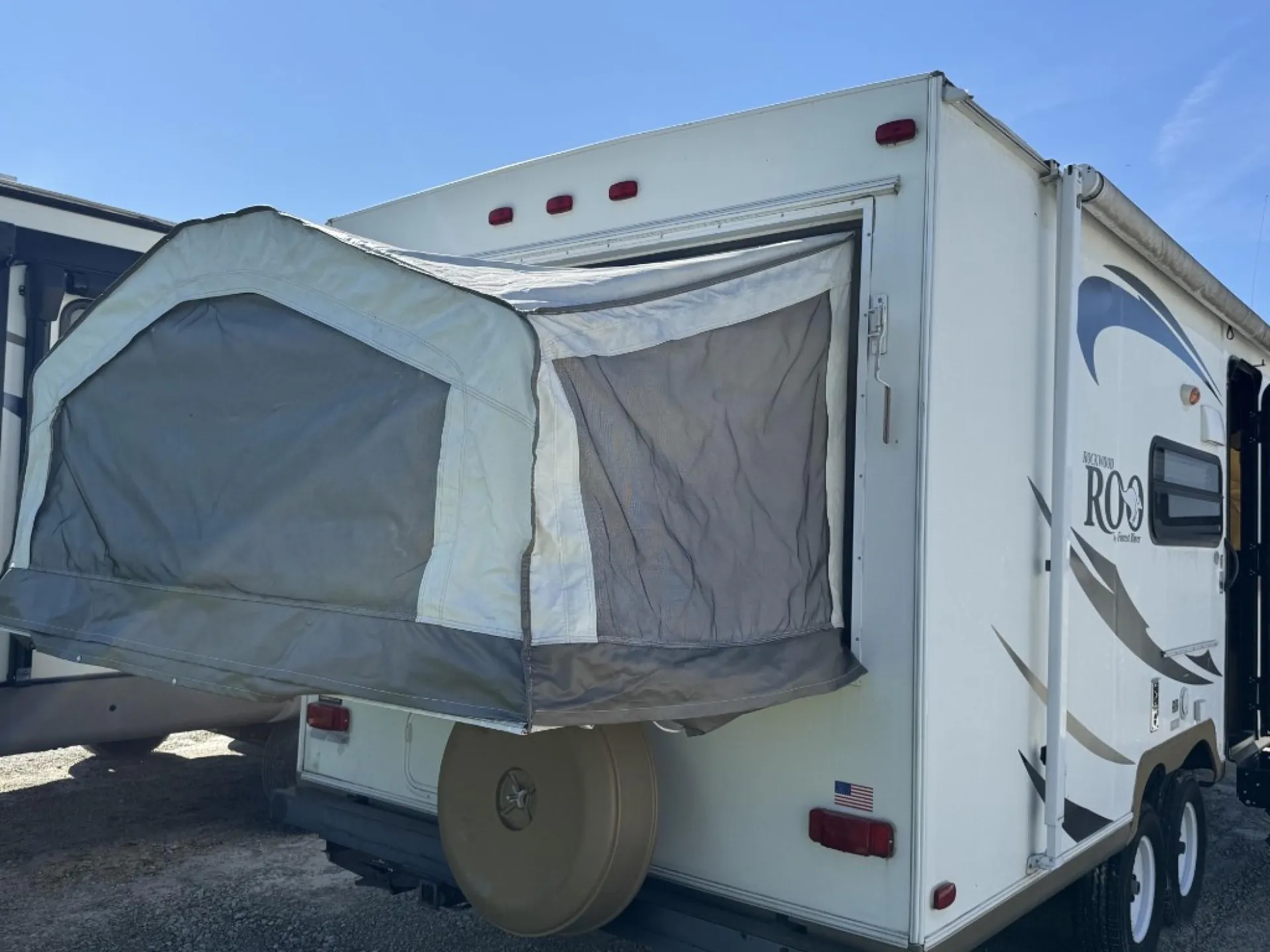 2012 Forest River Rockwood Roo 233S — Photo 5
