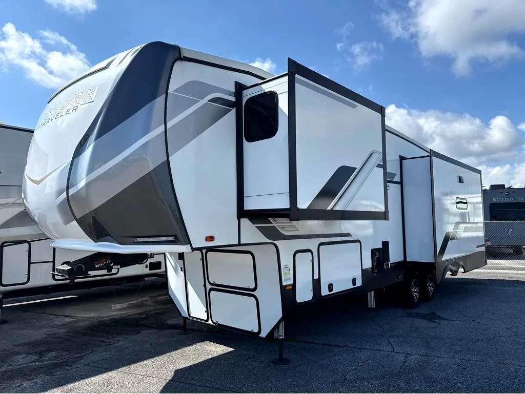 2024 Heartland Bighorn Traveler 32RS - Photo 3