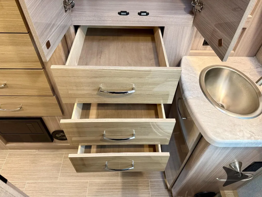 2022 Thor Motor Coach Tiburon 24FB, Photos photo 48
