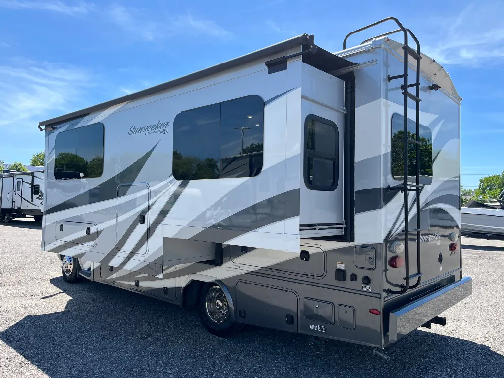 2017 Forest River RV Sunseeker MBS 2400W - Photo 4
