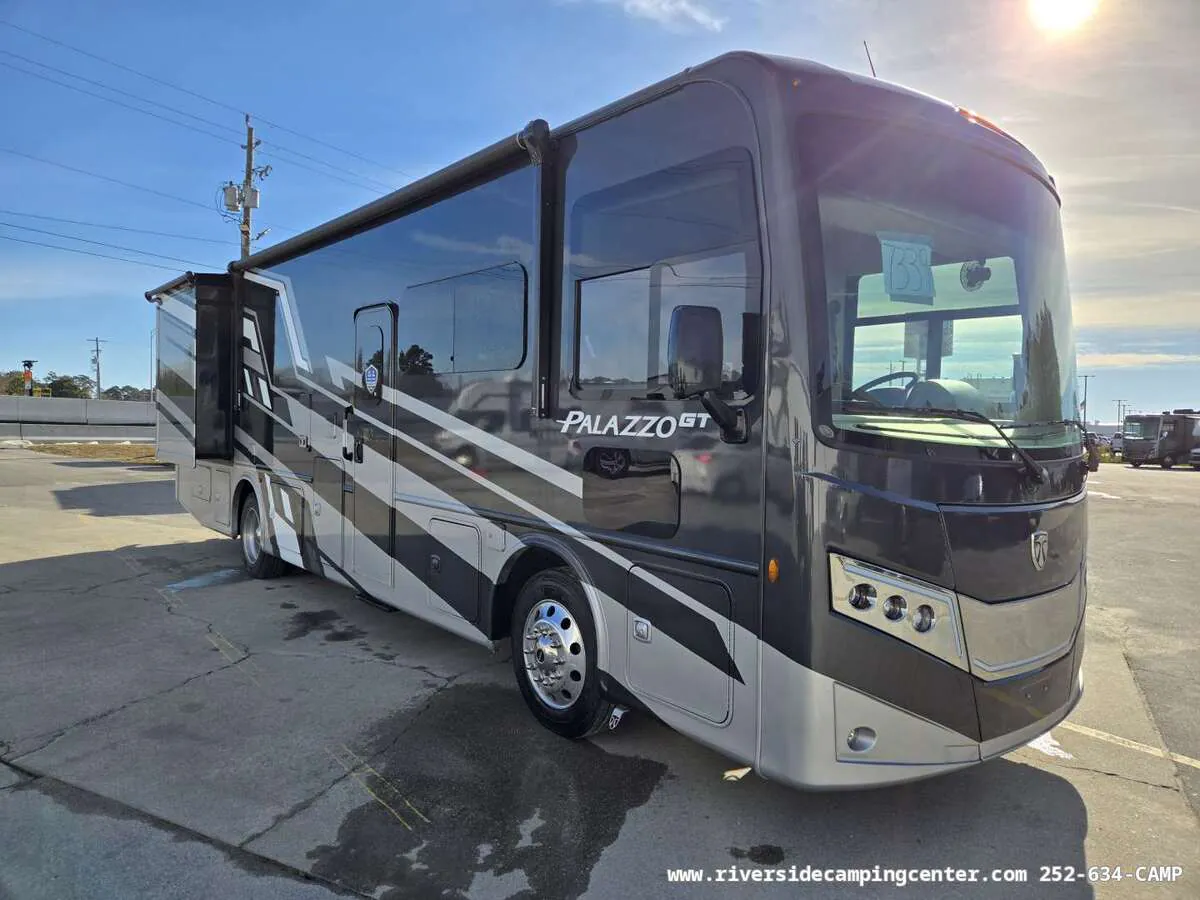 2026 Thor Motor Coach Palazzo GT 33.6 - Photo 2
