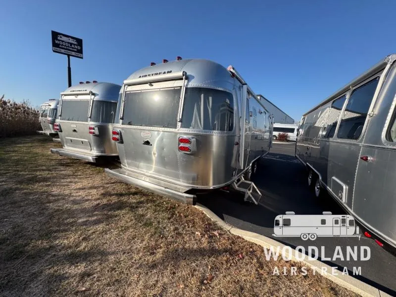 2026 Airstream International 27FB - Photo 3