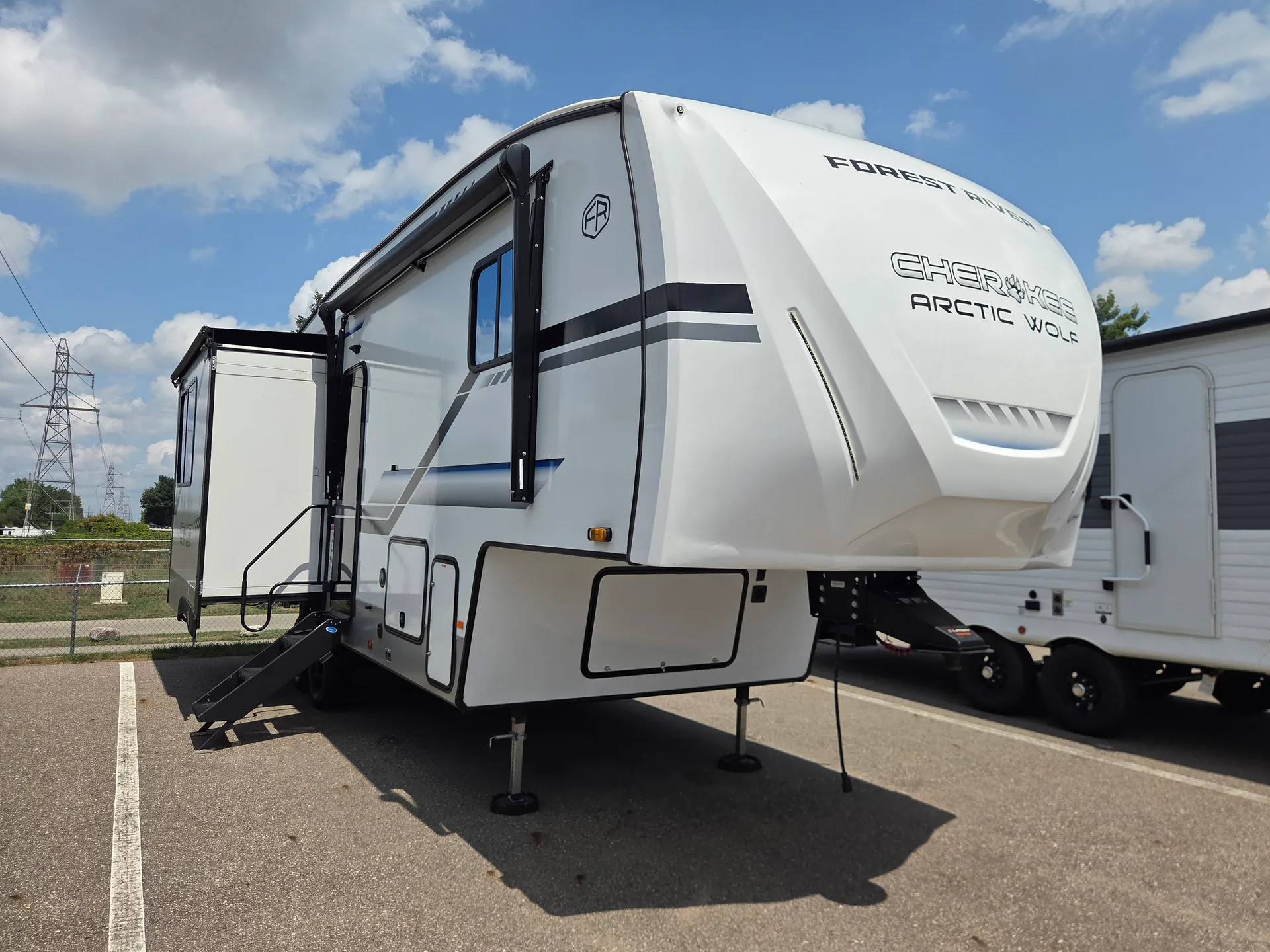 2024 Forest River Cherokee Arctic Wolf 27SGS - Photo 2