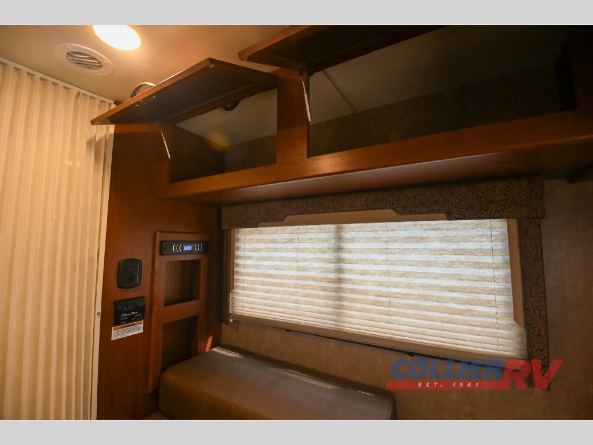 2016 Thor Motor Coach Vegas 24.1 - Photo 3