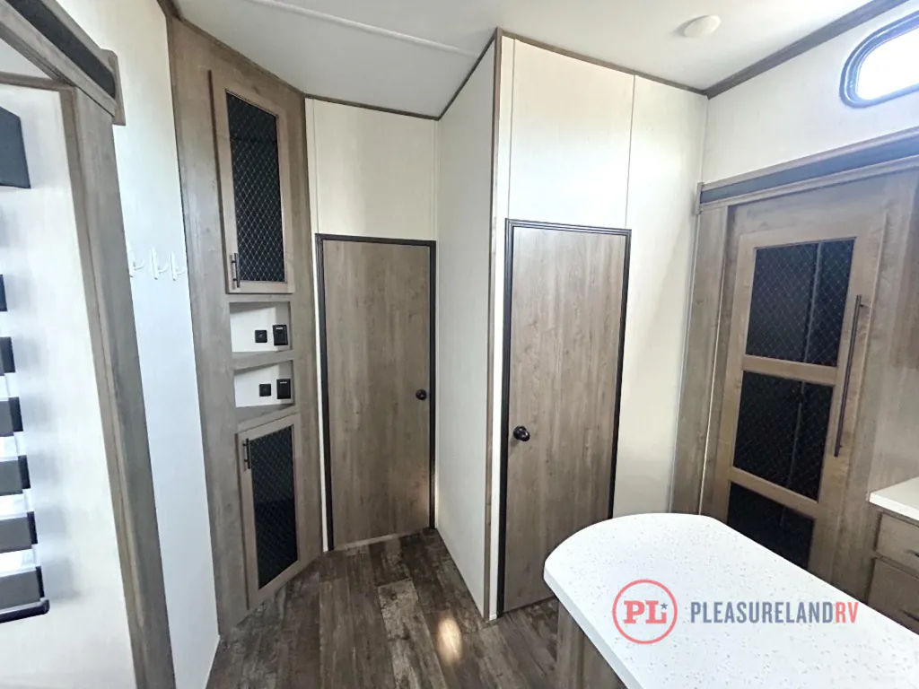 2022 Forest River Sabre 37FLH, Photos photo 22