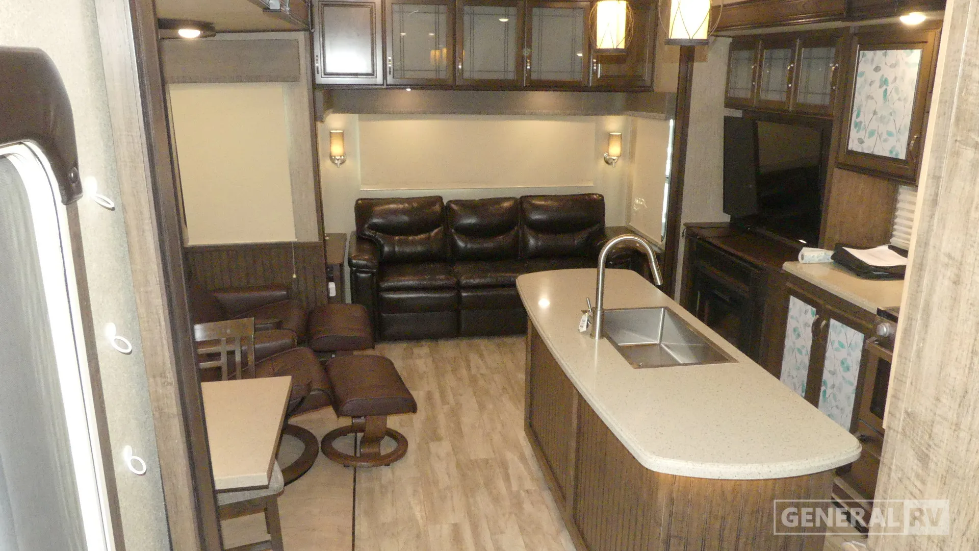 2019 Grand Design Solitude S-Class 2930RL-R - Photo 3