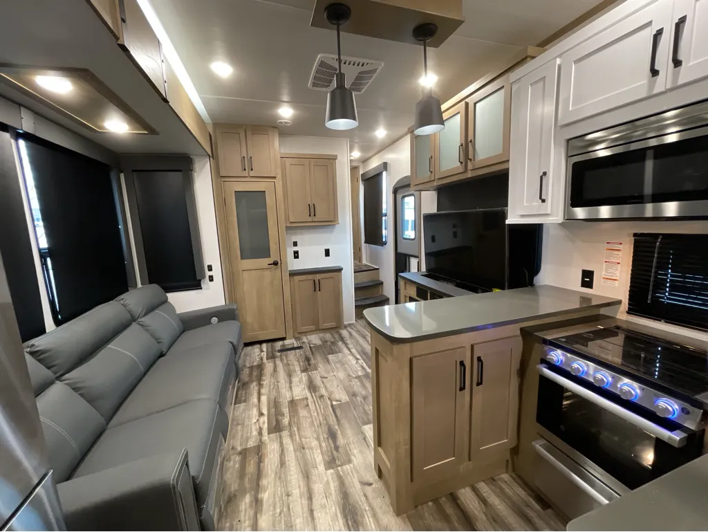 2022 Keystone Raptor 351, Photos photo 16