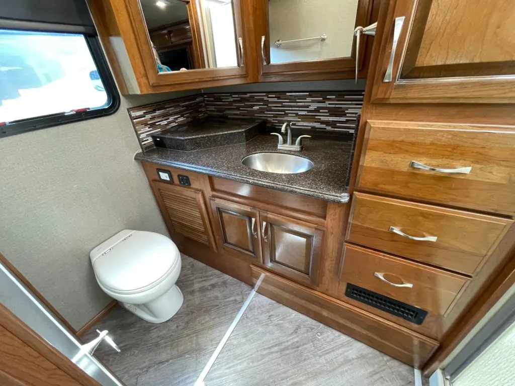 2018 Fleetwood Pace Arrow LXE 38K, Photos photo 21