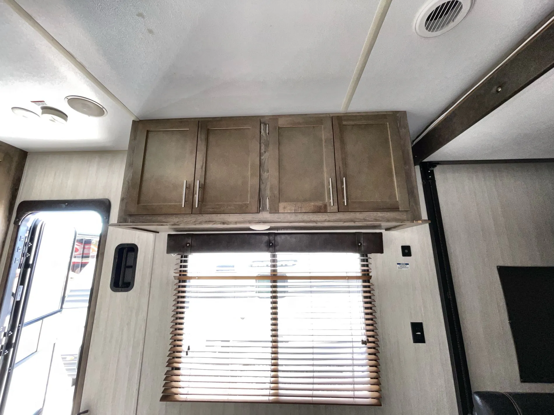 2019 Forest River Vengeance Rogue 25V — Photo 5