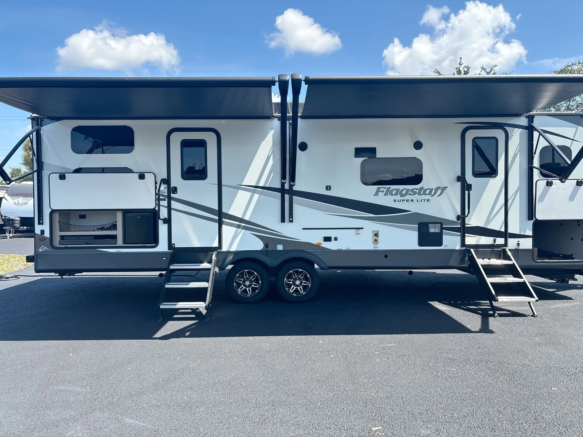 2023 Forest River Flagstaff Super Lite 27BHWS — campside