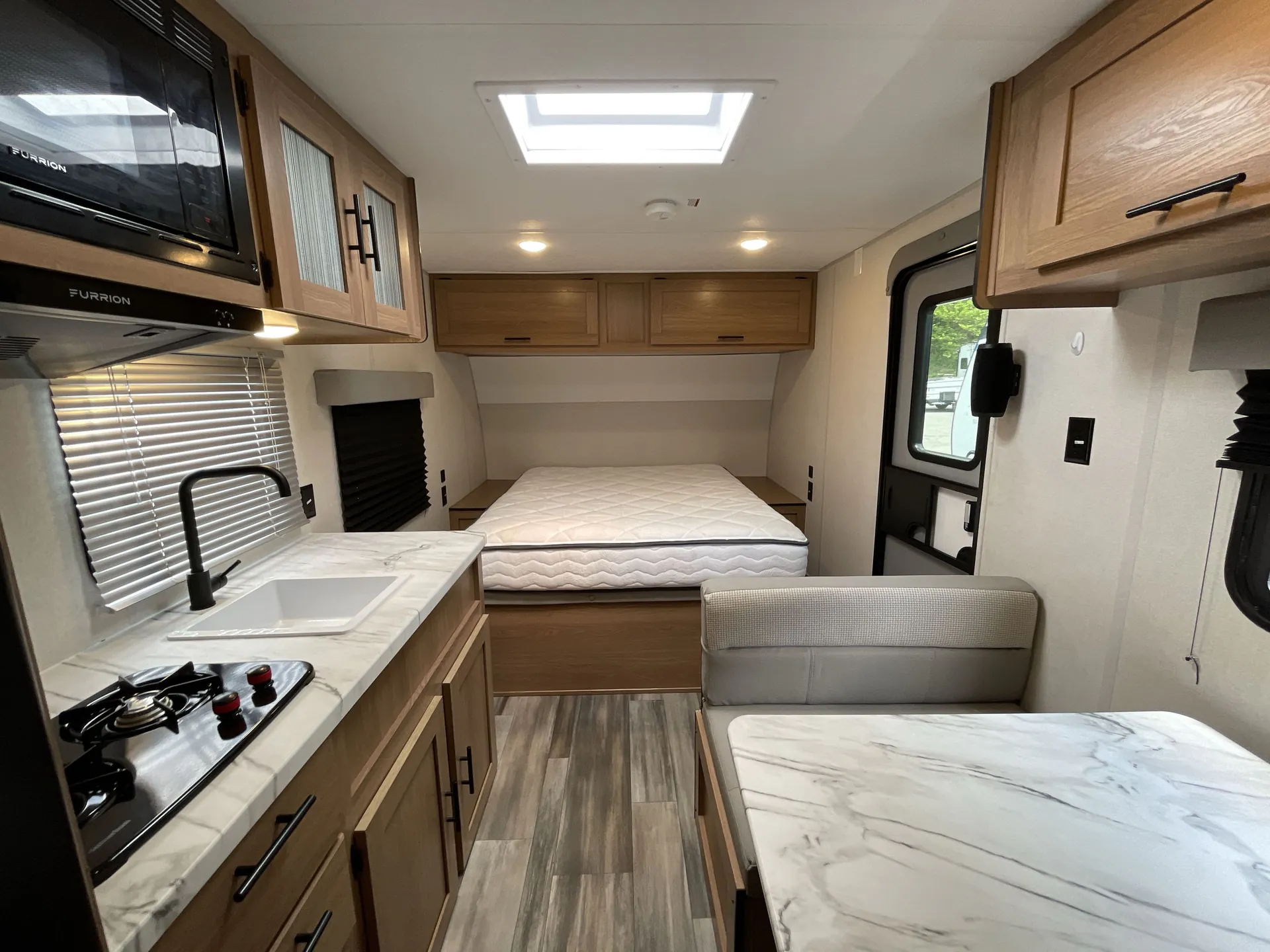 2022 Prime Time Avenger 16FQ — living area main