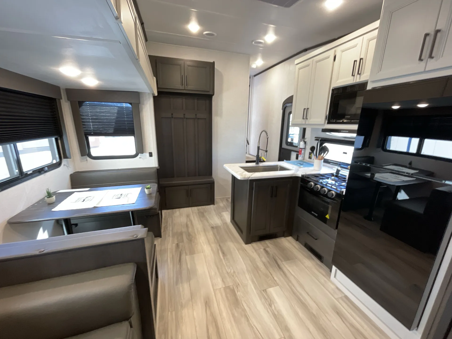2026 Keystone Arcadia Select 24SRE — living area main