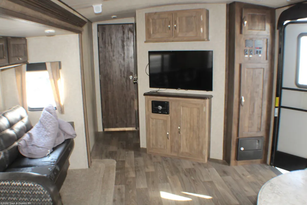 2018 Forest River Vibe 313BHS, Photos photo 17