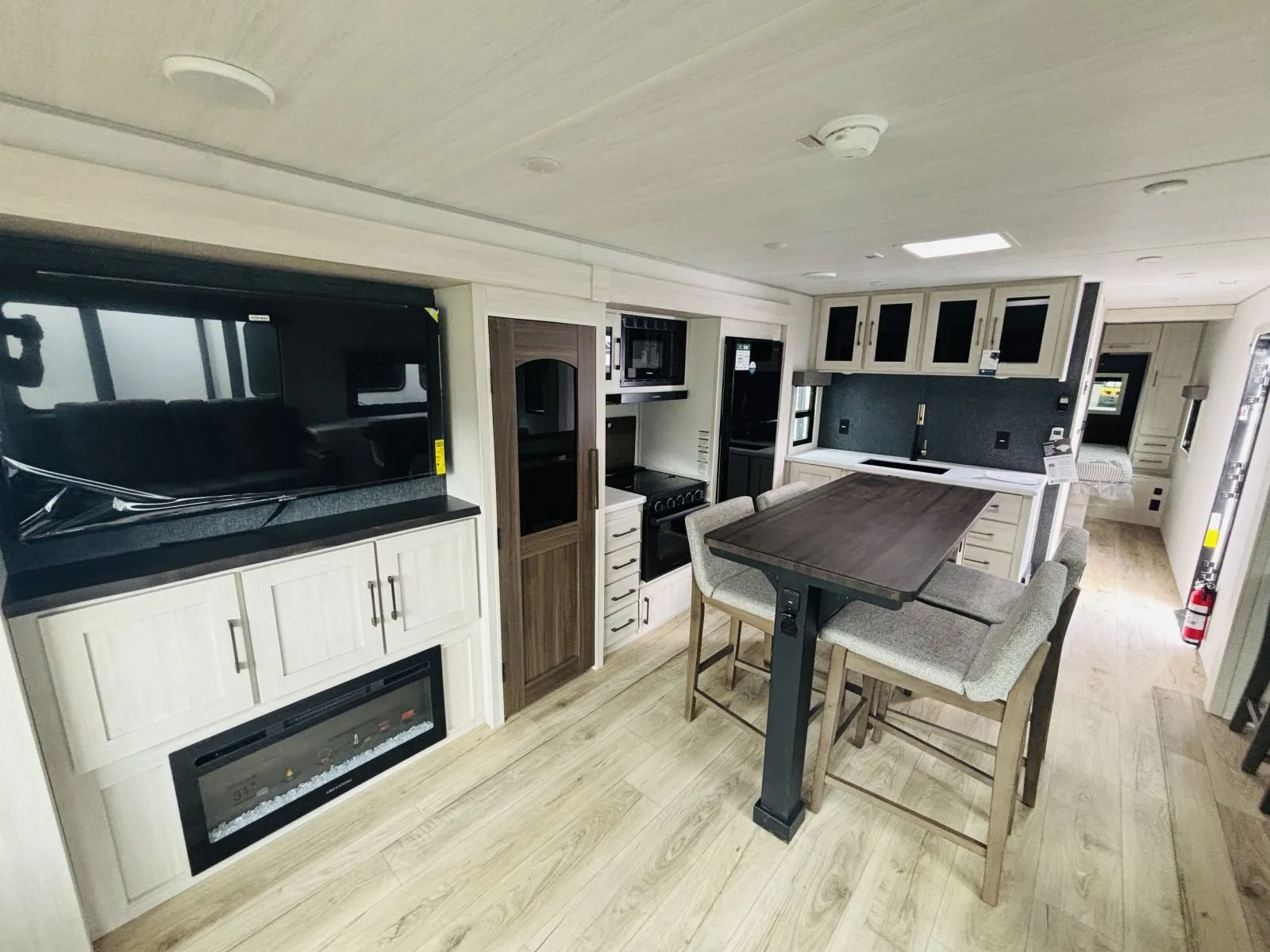 2026 Forest River SURVEYOR 290RLDS - Photo 4