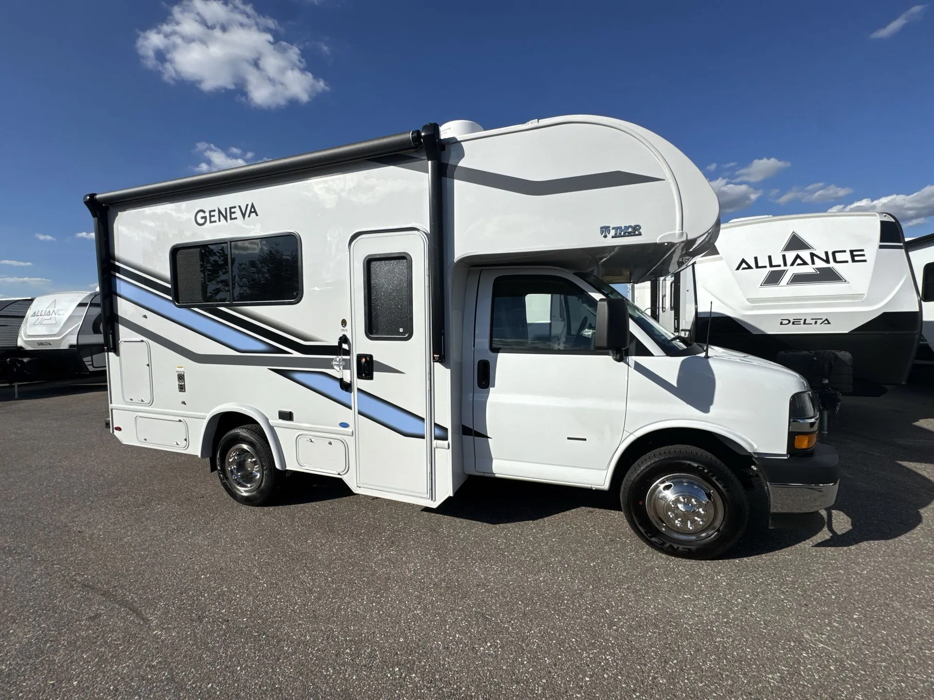 2026 Thor Motor Coach Geneva 19VX - Photo 2
