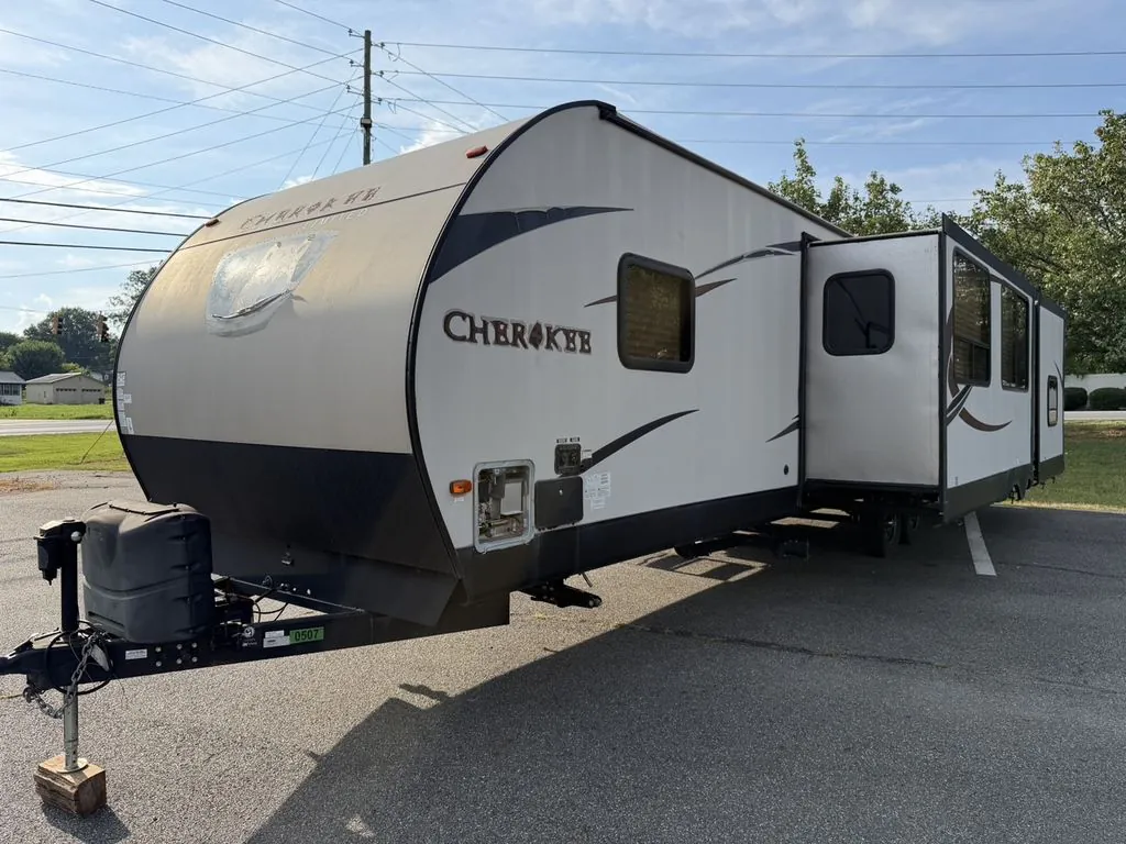 2016 Forest River Cherokee 304BH, Photos photo 4
