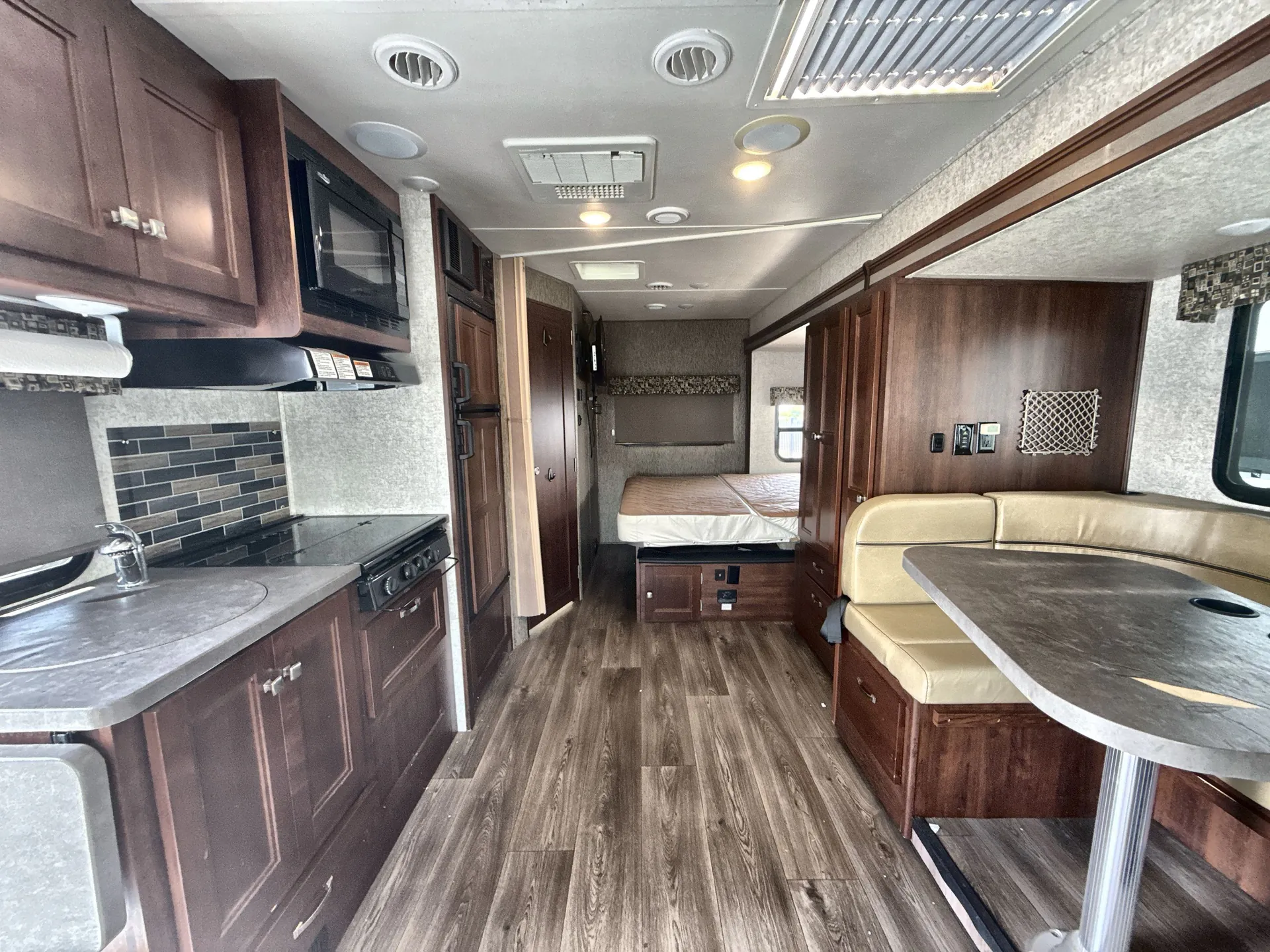 2017 Forest River Sunseeker Mbs 2400W — living area main