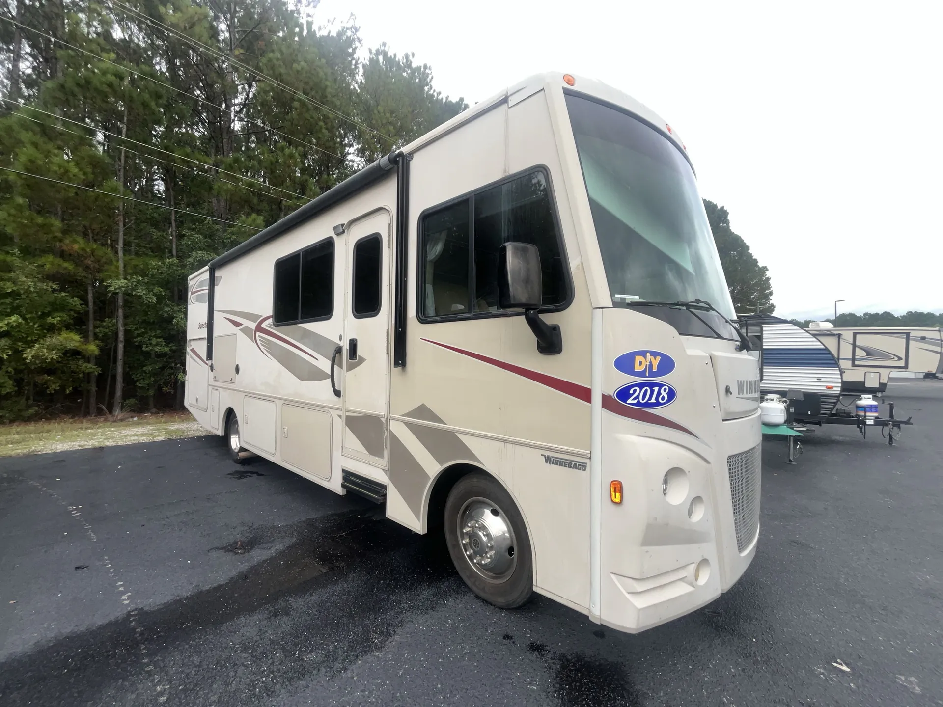2017 Winnebago Sunstar 29V - Photo 2