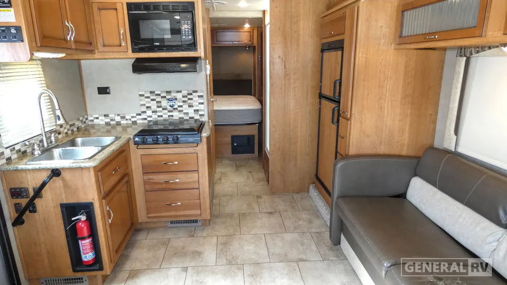 2016 Fleetwood Flair 26D, Photos photo 2