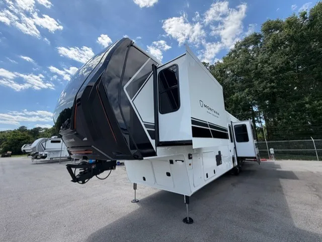 2027 Keystone Rv Montana 391TB - Photo 3