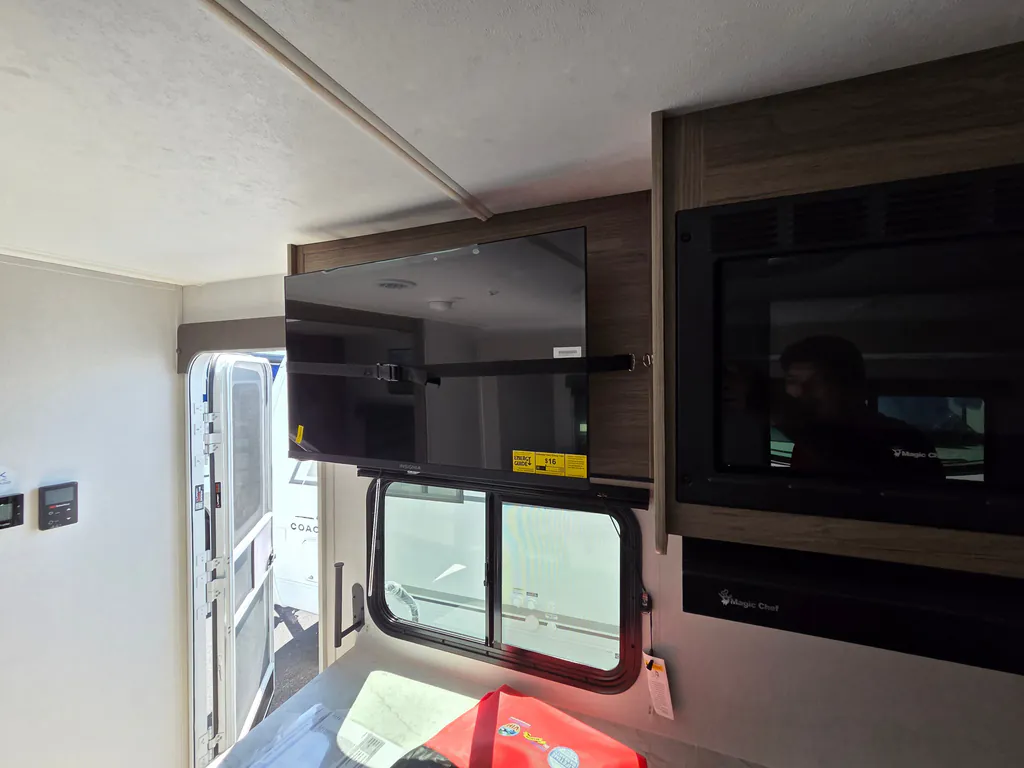 2026 Coachmen Freedom Express Select 30SE, Photos photo 27