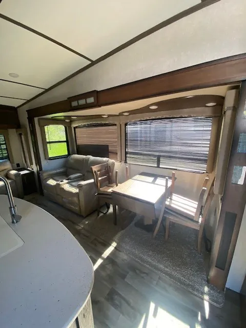 2018 Keystone Cougar 310RLS - Photo 3