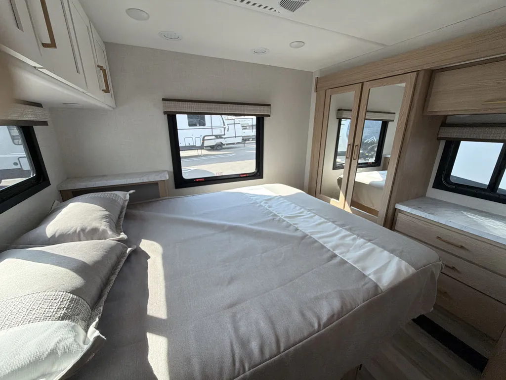2027 Thor Motor Coach Freedom Elite 31FE, Photos photo 15