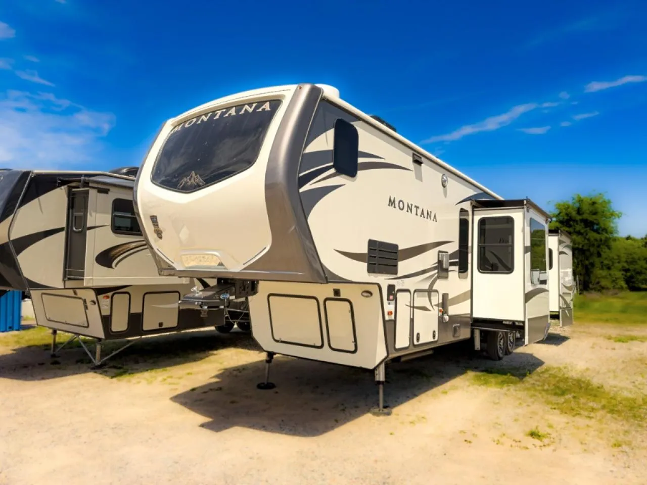 2017 Keystone RV Montana Used    3820 FK - Photo 4