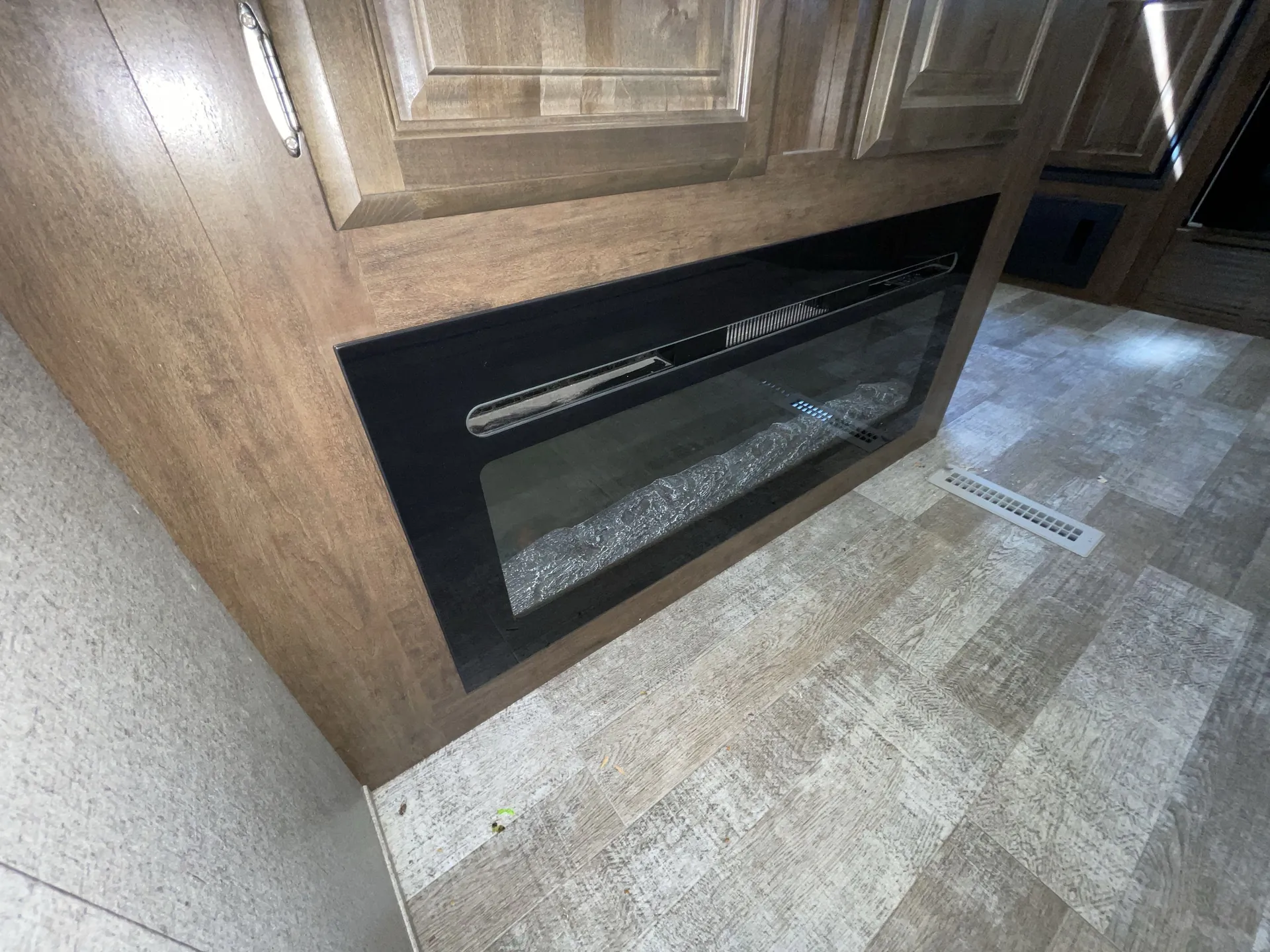 2021 Forest River Rockwood Ultra Lite 2614BS — fireplace