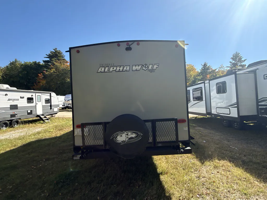 2022 Forest River Cherokee Alpha Wolf 30RDB-L, Photos photo 7