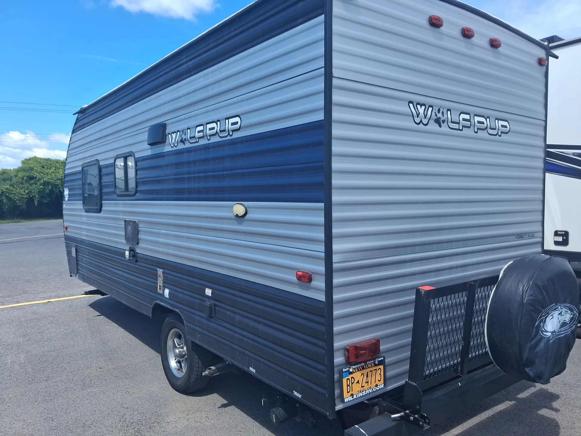 2021 Forest River Cherokee Wolf Pup 16FQ — off campside